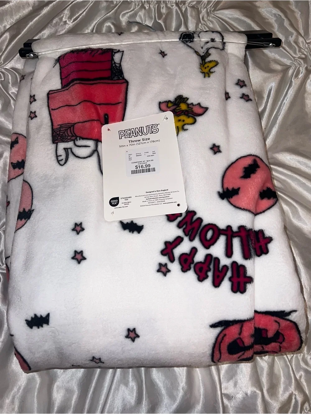 Peanuts White & Pink Halloween throw blanket